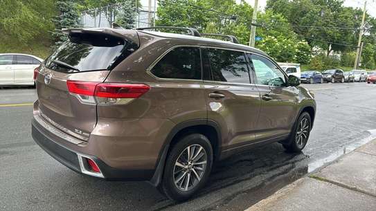 Toyota Highlander image 9