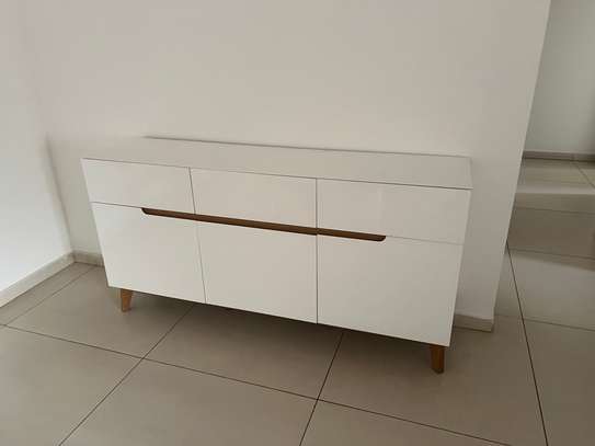 Table, 6 chaises et buffet assorti image 3