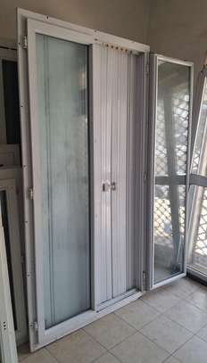 Porte PVC avec volet antibruit double vitrage image 5