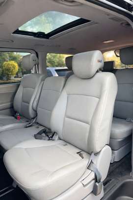 Location Hyundai Starex VIP 12 places image 5