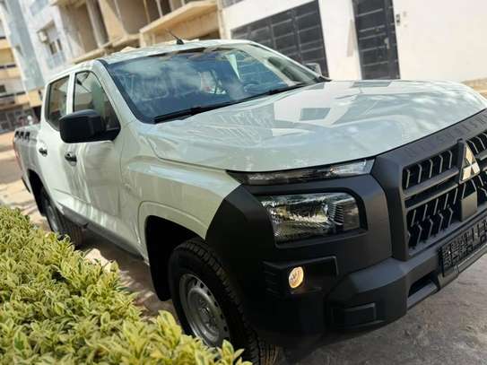 Mitsubishi L200 2026 NEUF Pickup Blanc robuste image 7