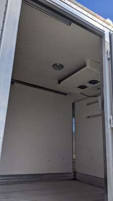Une robuste camionnette Frigo! image 3