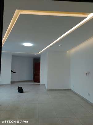 Appartement vide à louer au Point E image 10