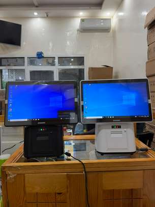 Caisse Tactile P70L – i5 (8Go/256Go) Double Écran image 4