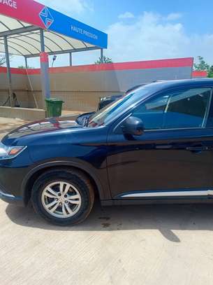 MITSUBISHI OUTLANDER 2019 image 6