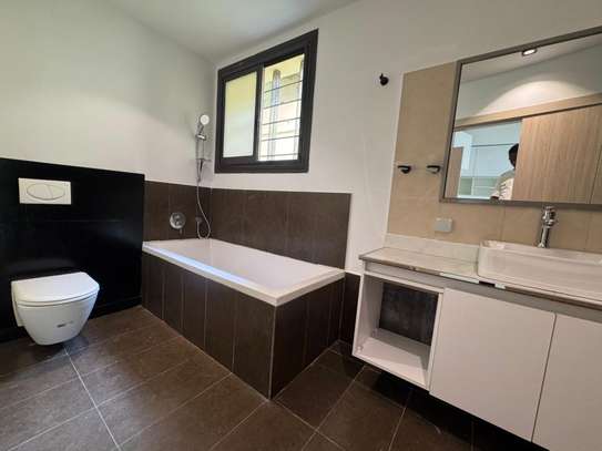 Location magnifique villa F5 Piscine Fann résidence image 13