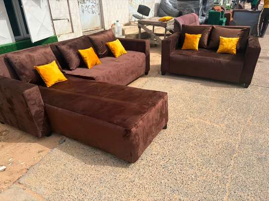 Canapé d'angle marron tissu coussins jaunes 7 places image 2