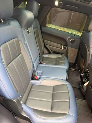 Range Rover sport image 6