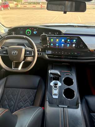 Changan UNI-K SUV électrique 2022 noir élégant image 8