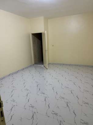 2 chambres salon Petit Mbao image 2