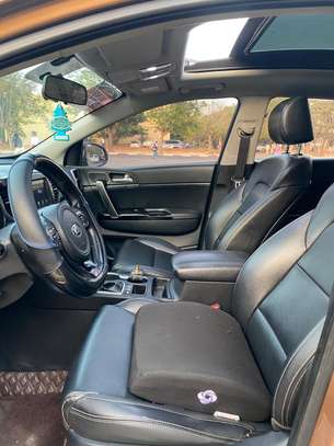 KIA SPORTAGE 2016 VERSION 2018 image 10