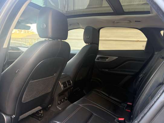 Jaguar F-Pace 2019 SUV gris métallisé image 7