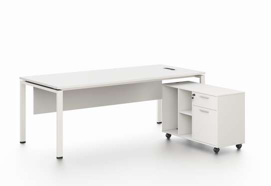 Plateau de table avec boîtier de câbles image 3