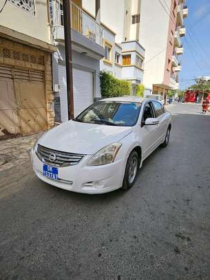 Nissan Altima image 5