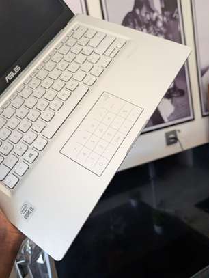 Asus 10th gen/ 512gb / 8gb ram image 4