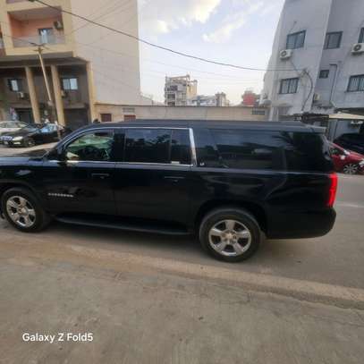 Chevrolet SUBURBAN image 3