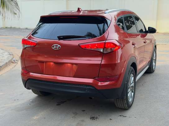 HYUNDAI TUCSON image 6