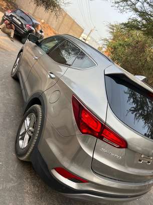 Je vend ma Hyundai santafe 2017 automatic essence image 4