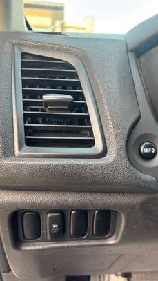 MITSUBISHI OUTLANDER image 13