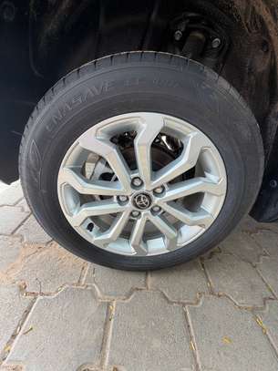 2024 Toyota Freelander Hybrid 2.0L image 11