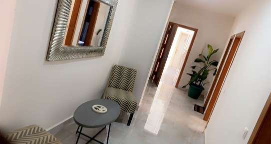 Appartement meublé piscine jardin 3 chambres salon Virage image 15
