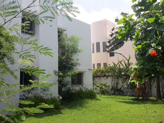 VILLA À LOUER – ALMADIES (DAKAR) image 2