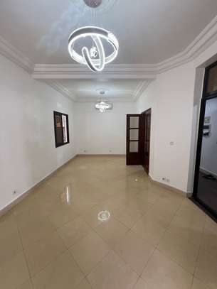 Villa R+1 Mermoz image 5