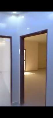 Une très belle appartement a louer a ndiakhirate image 9