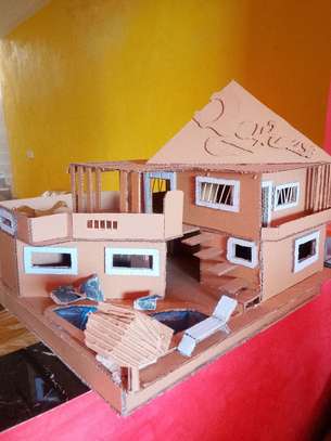 Mini maison en carton avec piscine image 2