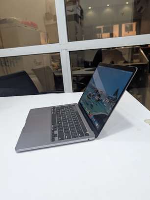 MacBook Pro M2 2022 13 pouces 16g de ram 1 Tera image 4