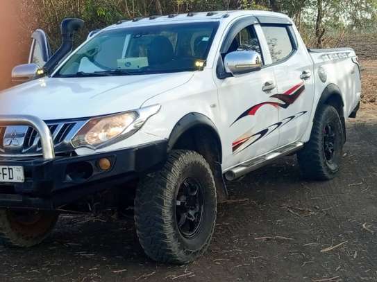 LOCATION MITSUBISHI L200 AVEC CHAUFFEUR image 6