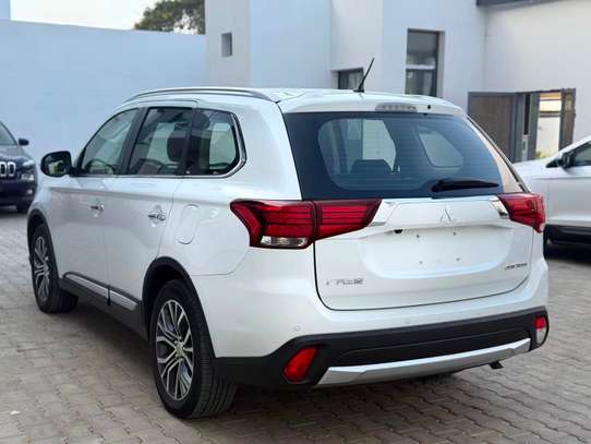 Mitsubishi Outlander 2017 image 8