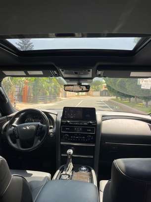 Infiniti QX80 SUV Bleu Nuit ANNÉE: 2024 image 4