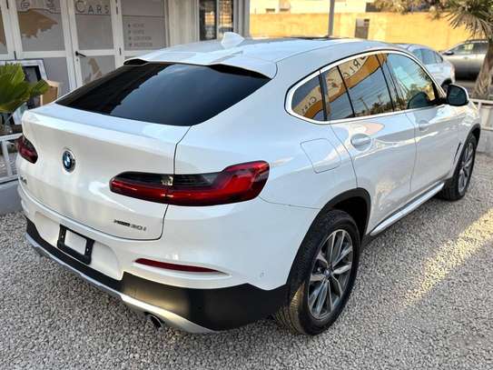 BMW X4 XLINE image 6