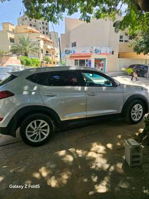 Hyundai Tucson image 3
