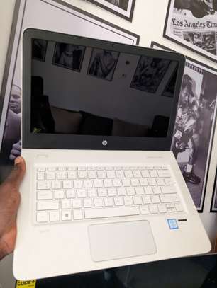 HP envy i7 6th gen / 8gb ram / 256gb image 2