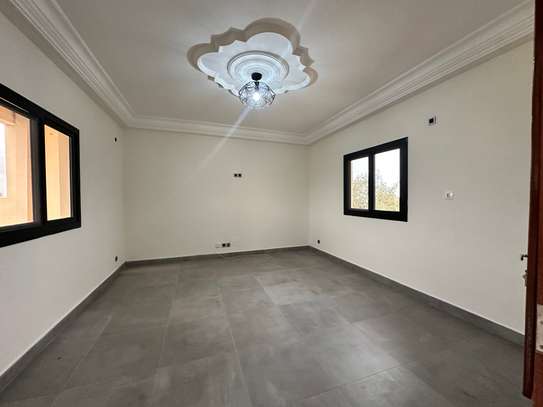 TRES BELLE STUDIO A LOUÉ F4 image 12
