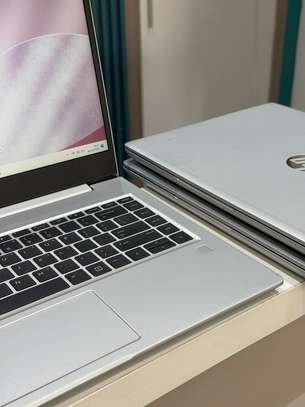 HP 14 pouces Argent ordinateur portable design moderne image 3