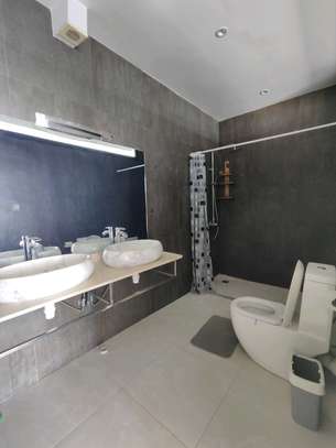 À LOUER APPARTEMENT F3 MEUBLÉ PIED DANS L'EAU PISCINE BIAGUI image 15