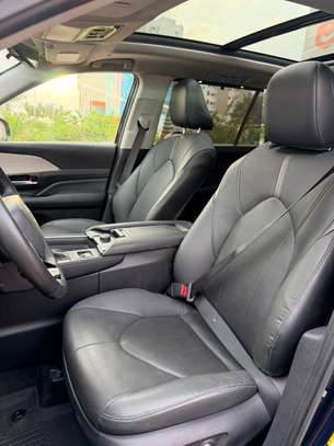 TOYOTA HIGHLANDRE PLATINUM 2024 image 13