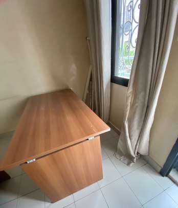 Table de bureau avec tiroirs image 2