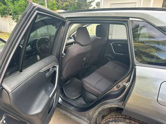 Toyota RAV4 2020 SUV image 10