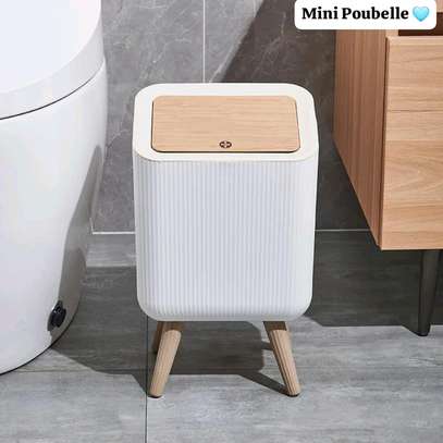 Mini poubelle design blanc et bois compacte image 2
