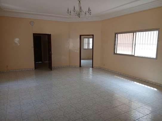 Bel Appartement F4 à louer aux Almadies image 10