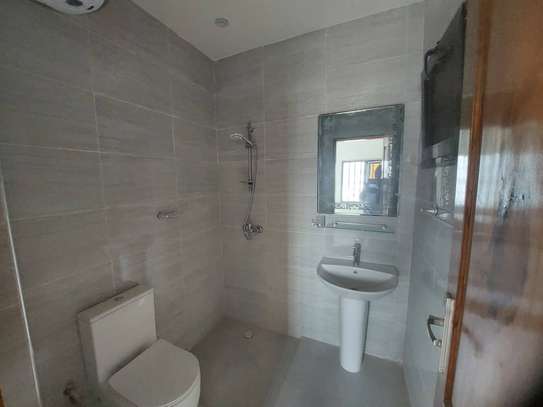 Appartement moderne à Dalifort image 8