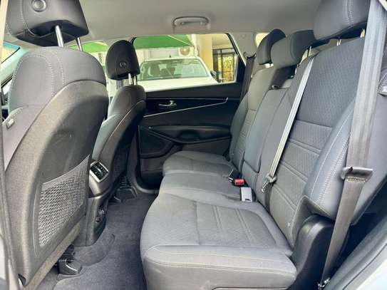 Je vends ma kia sorento 2017 automatic essence AWD image 10