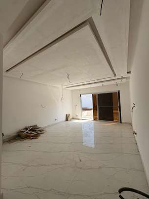 Almadies – Apparemment R+7 haut standing à vendre image 5