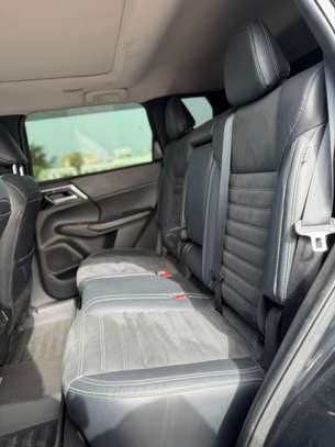 Mitsubishi outlander image 9
