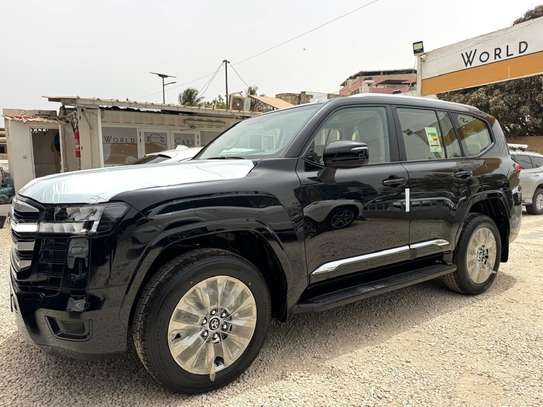 Toyota land cruiser LC300 image 12