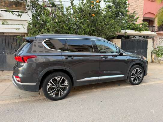 Hyundai Santefe image 9